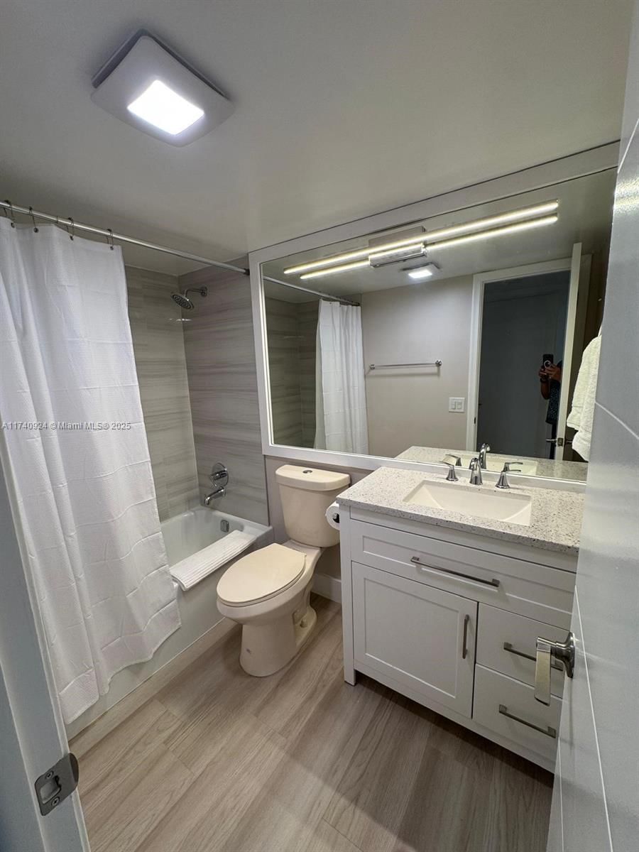 Real estate property located at 9200 Hollybrook Lake Dr #208, Broward, Hollybrook Golf And, Pembroke Pines, FL