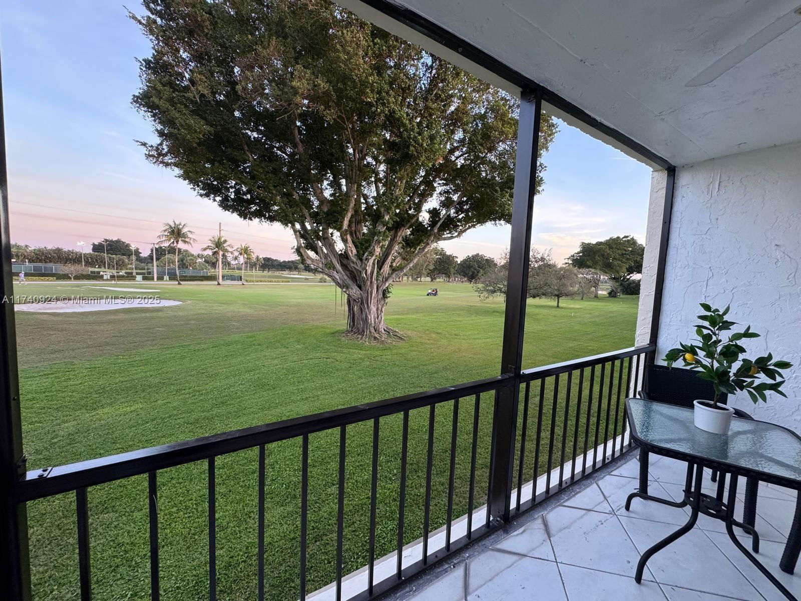 Real estate property located at 9200 Hollybrook Lake Dr #208, Broward, Hollybrook Golf And, Pembroke Pines, FL