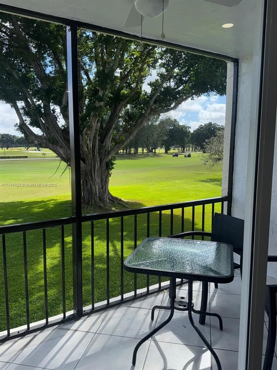 Real estate property located at 9200 Hollybrook Lake Dr #208, Broward, Hollybrook Golf And, Pembroke Pines, FL