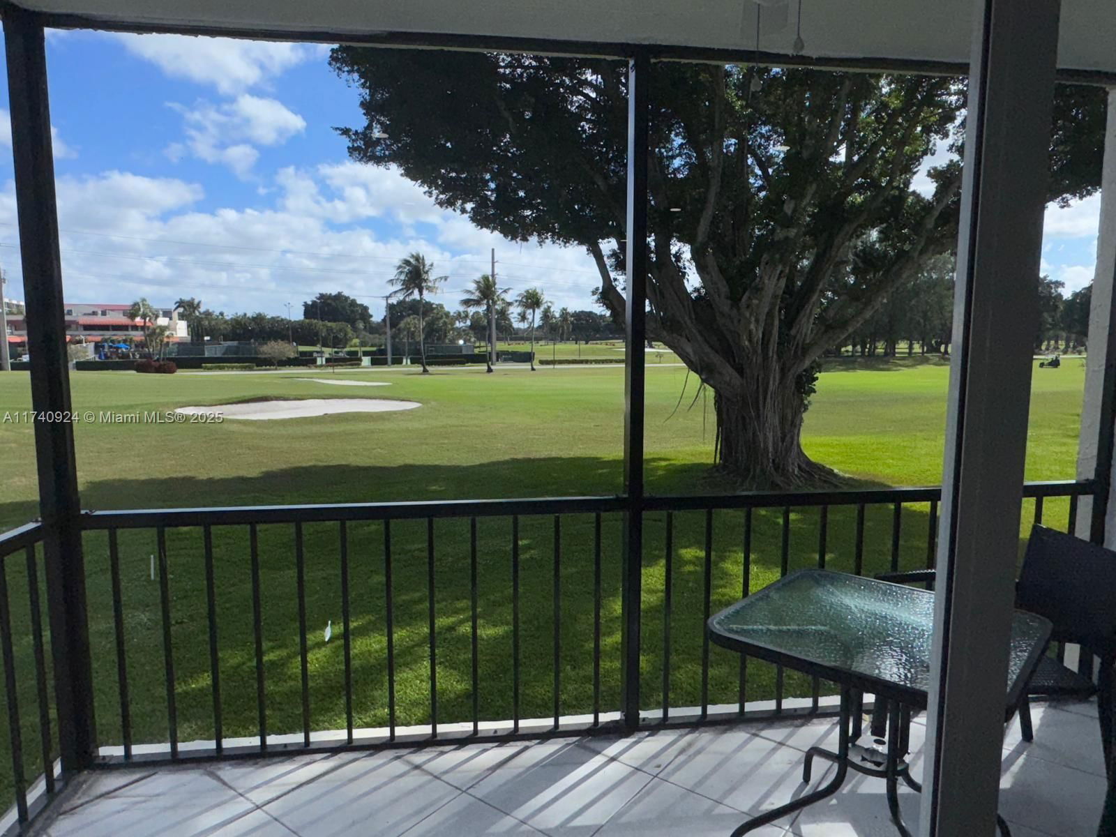 Real estate property located at 9200 Hollybrook Lake Dr #208, Broward, Hollybrook Golf And, Pembroke Pines, FL