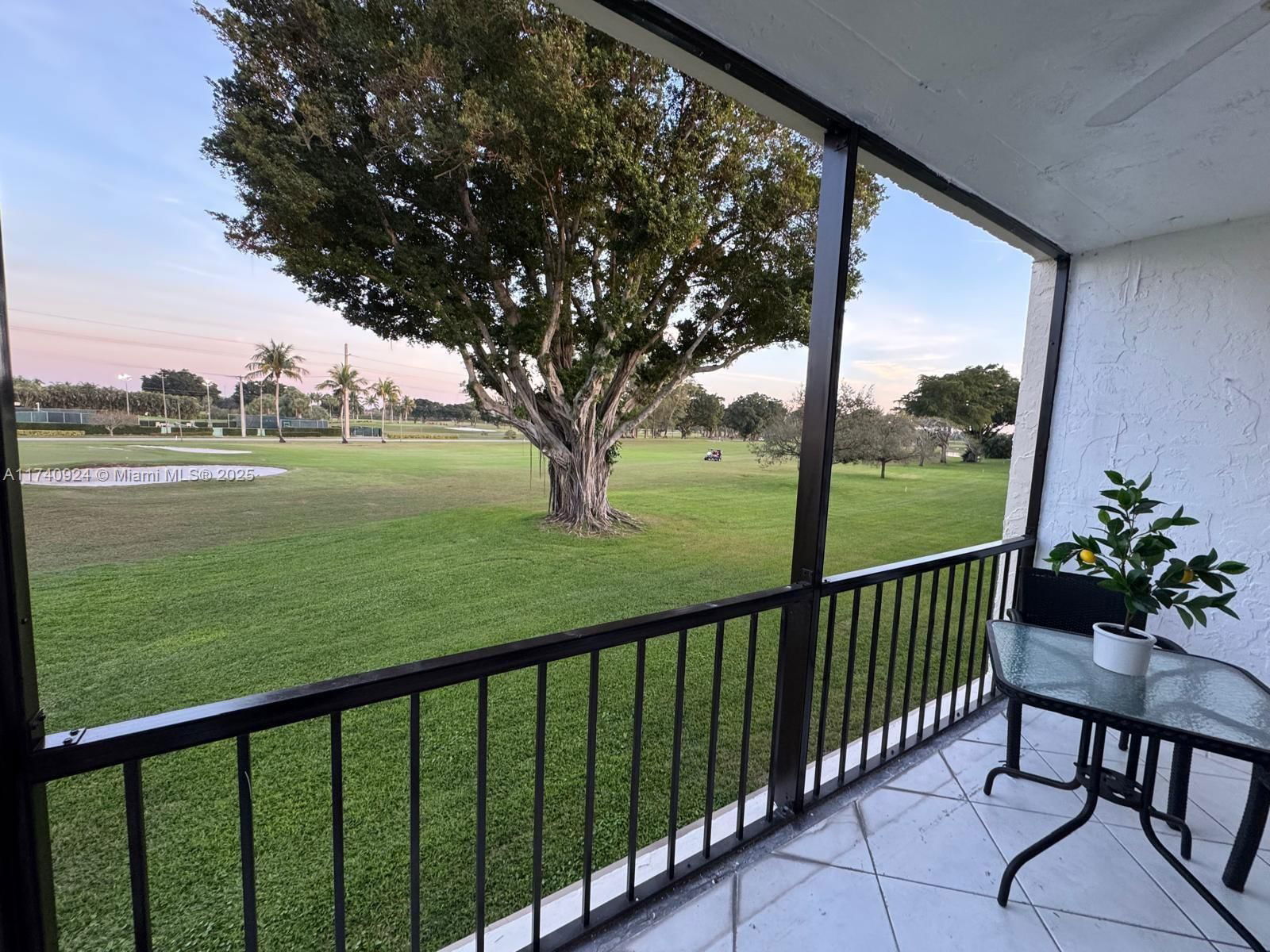Real estate property located at 9200 Hollybrook Lake Dr #208, Broward, Hollybrook Golf And, Pembroke Pines, FL
