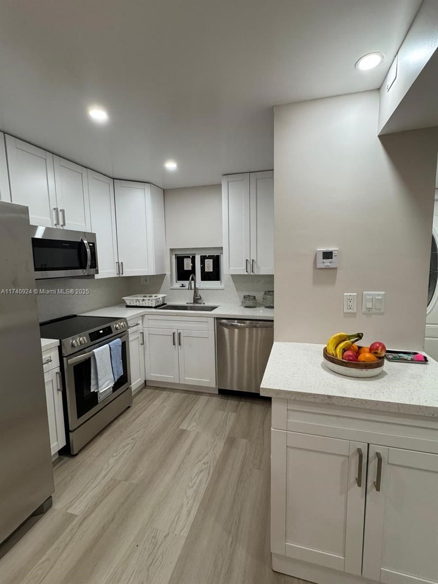 Real estate property located at 9200 Hollybrook Lake Dr #208, Broward, Hollybrook Golf And, Pembroke Pines, FL