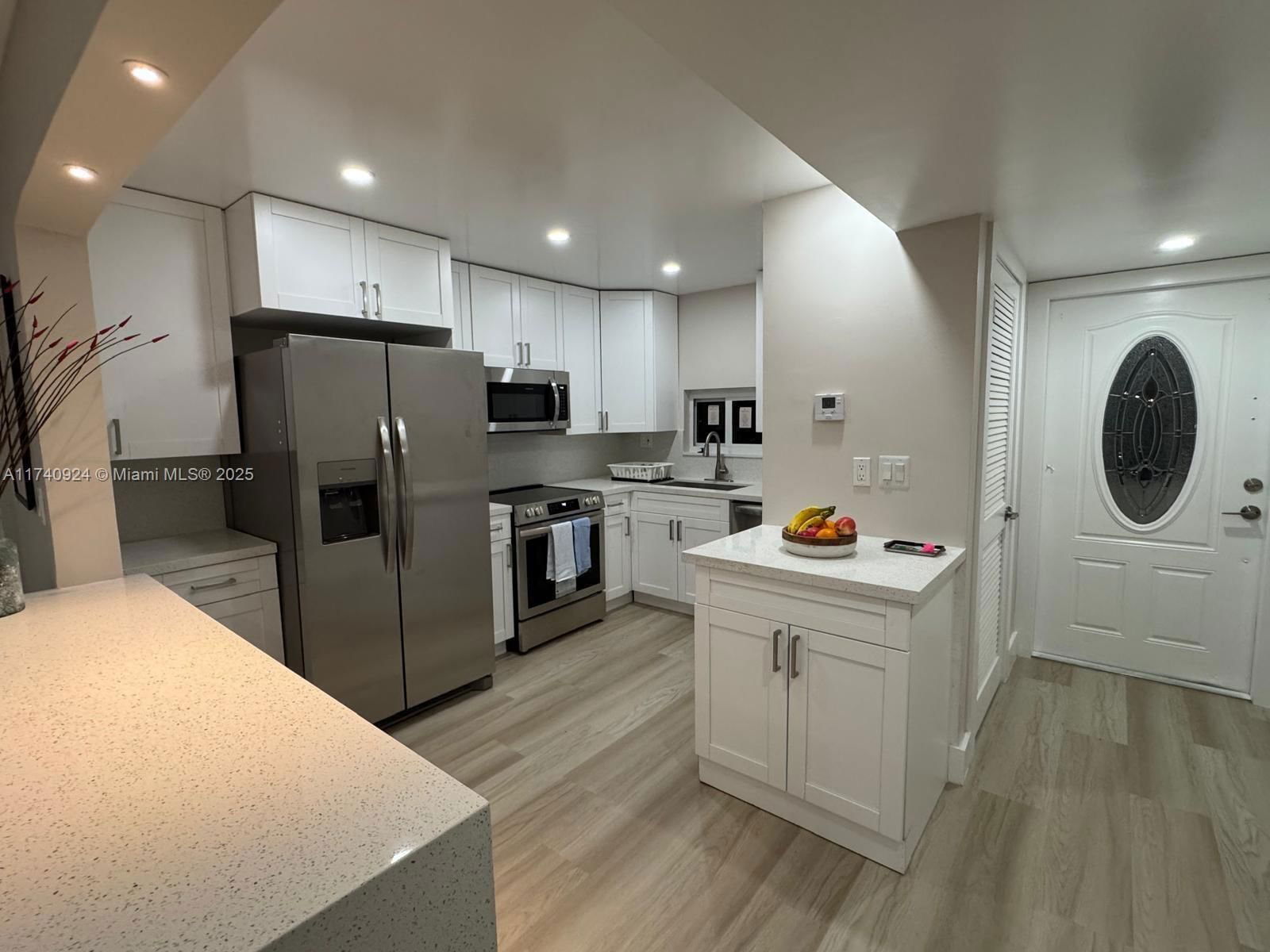 Real estate property located at 9200 Hollybrook Lake Dr #208, Broward, Hollybrook Golf And, Pembroke Pines, FL