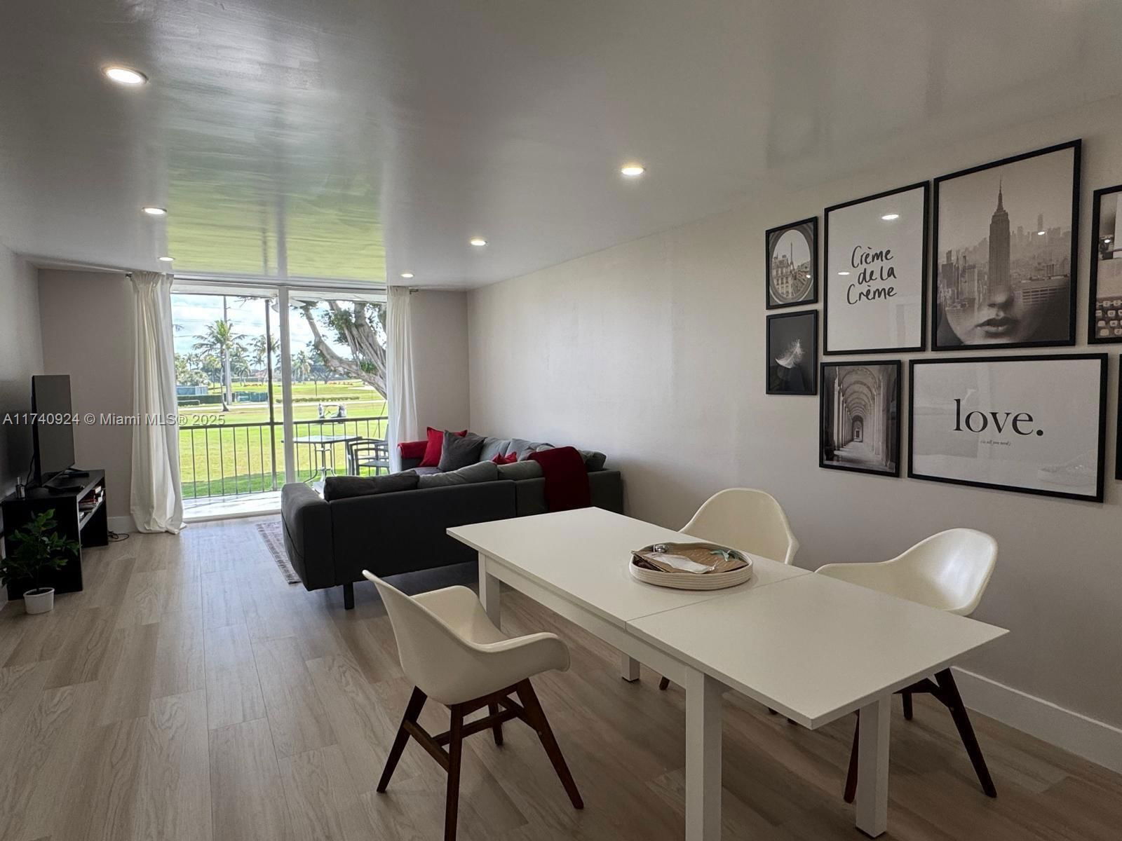 Real estate property located at 9200 Hollybrook Lake Dr #208, Broward, Hollybrook Golf And, Pembroke Pines, FL