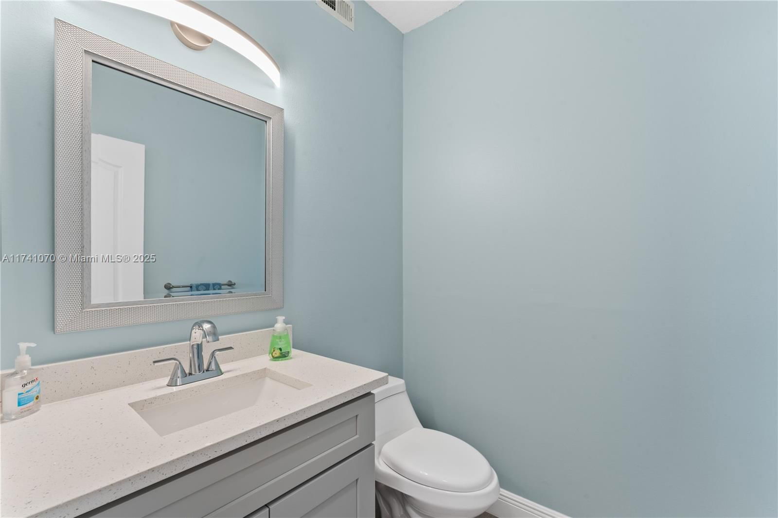 Real estate property located at 12209 Wild Iris #110, Orange, Villanova At Hunters Creek, Orlando, FL
