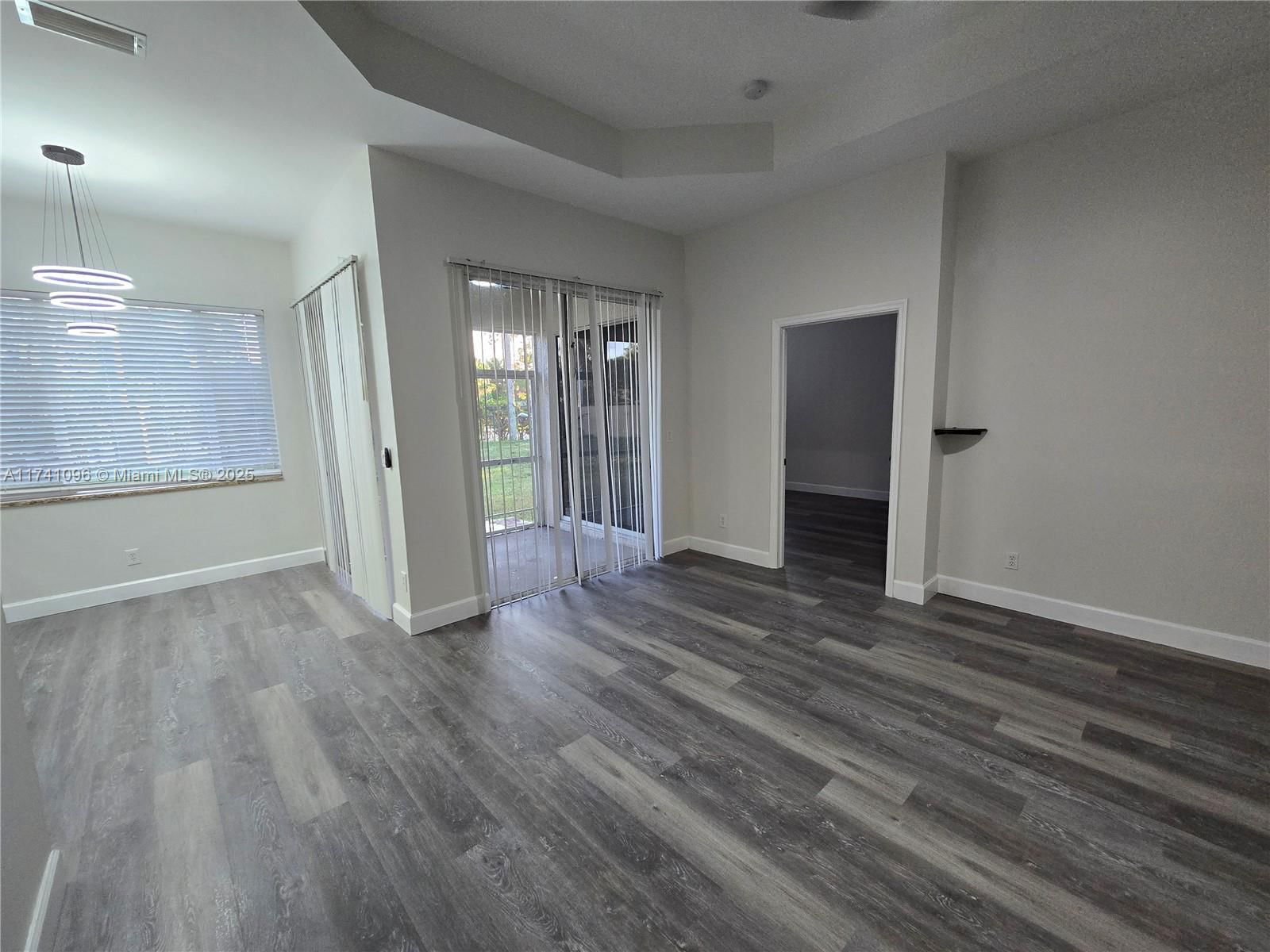 Real estate property located at 11285 La Coruna Lane, Lee, Spanish Gardens, Bonita Springs, FL