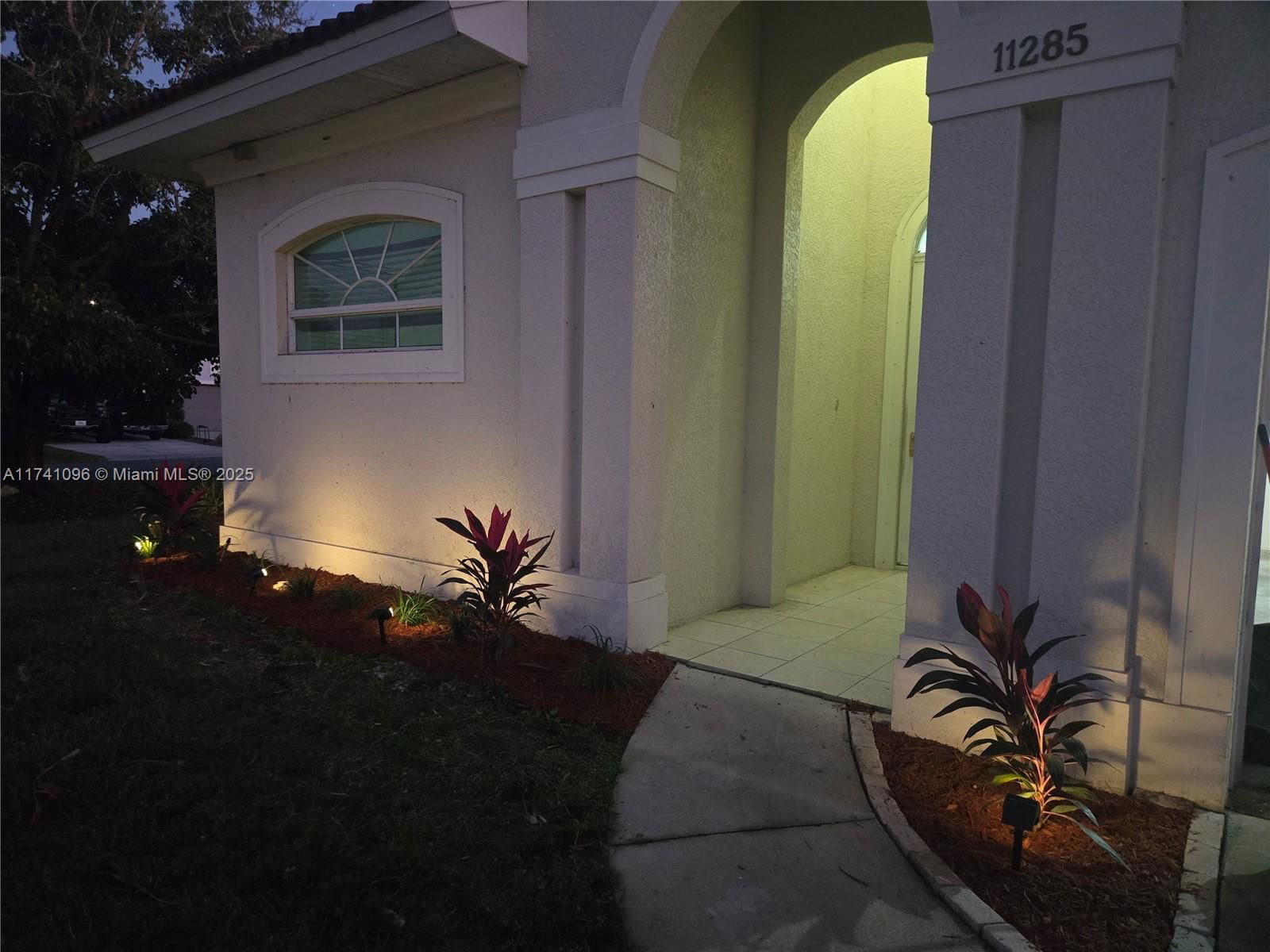 Real estate property located at 11285 La Coruna Lane, Lee, Spanish Gardens, Bonita Springs, FL