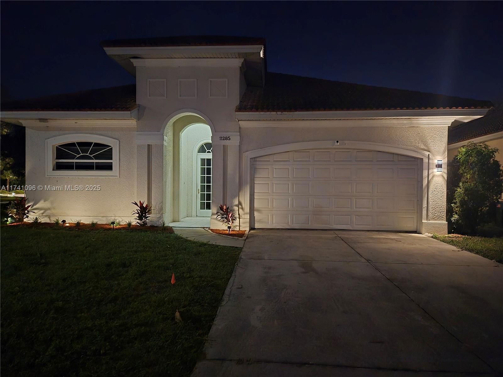 Real estate property located at 11285 La Coruna Lane, Lee, Spanish Gardens, Bonita Springs, FL