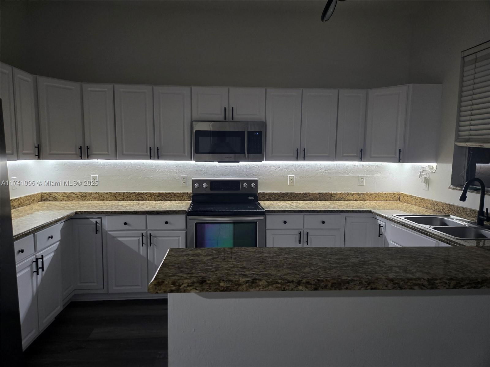 Real estate property located at 11285 La Coruna Lane, Lee, Spanish Gardens, Bonita Springs, FL
