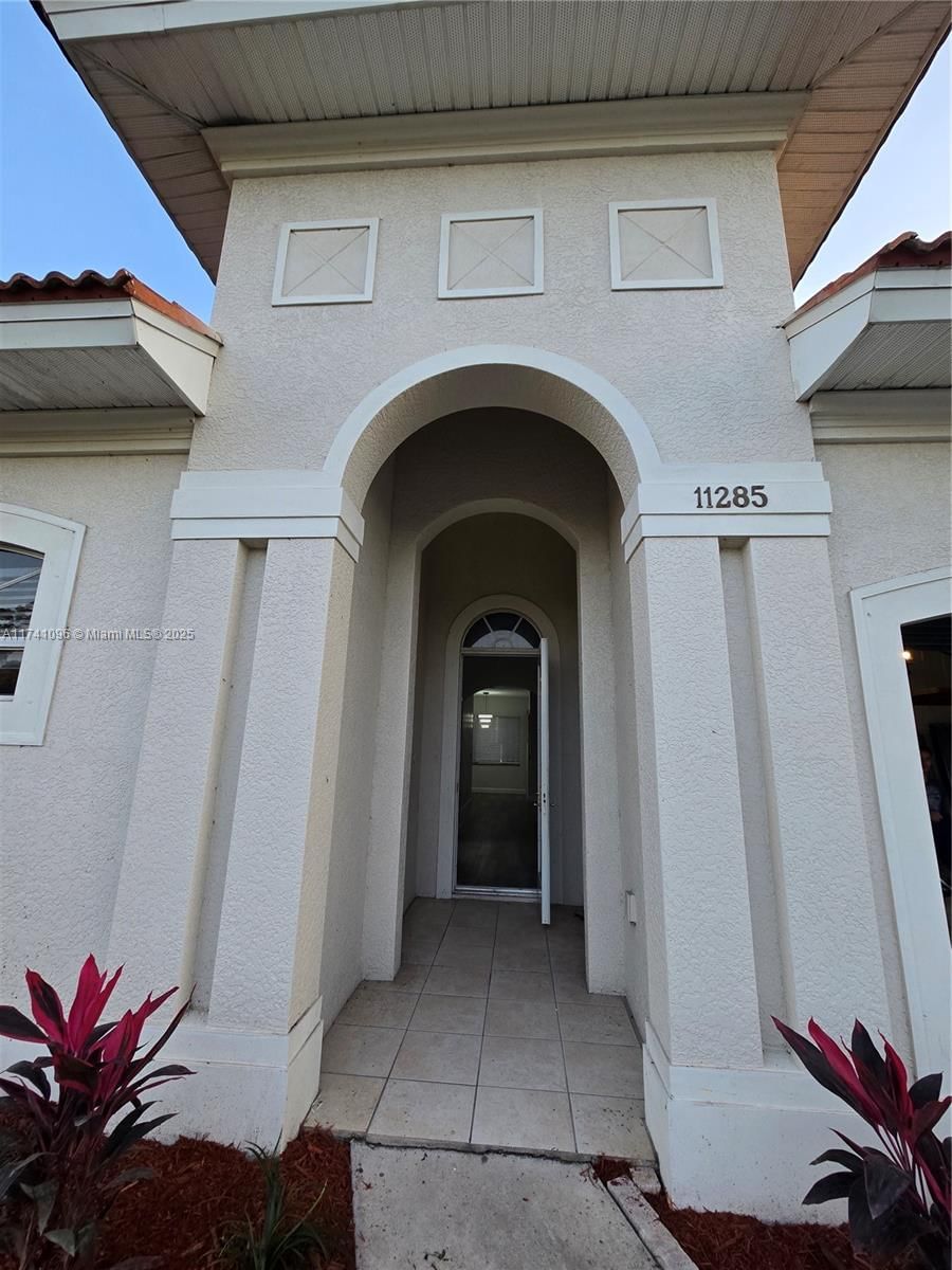 Real estate property located at 11285 La Coruna Lane, Lee, Spanish Gardens, Bonita Springs, FL