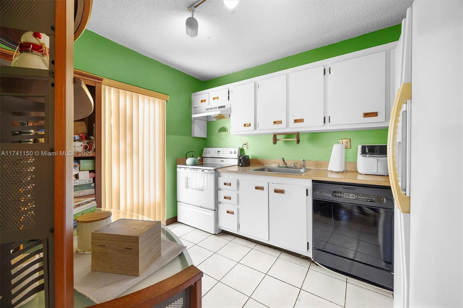 Real estate property located at 10510 153rd Ct #1, Miami-dade, Palm Point Sec 1, Miami, FL