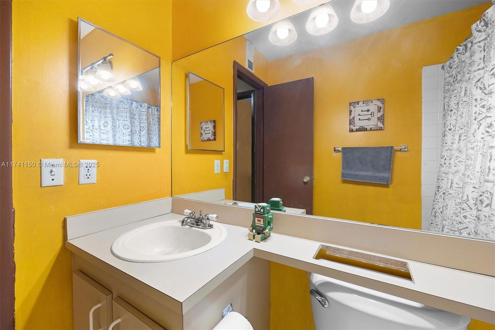 Real estate property located at 10510 153rd Ct #1, Miami-dade, Palm Point Sec 1, Miami, FL