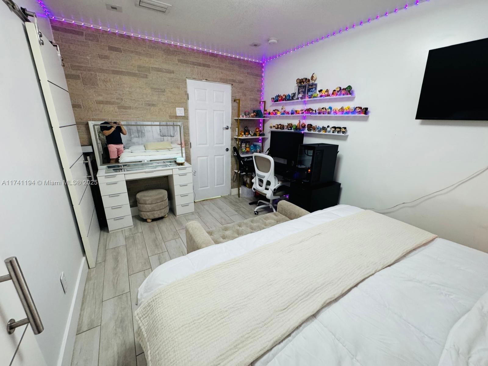 Real estate property located at 2310 Kingston Dr, Broward, Miramar Sec 13, Miramar, FL