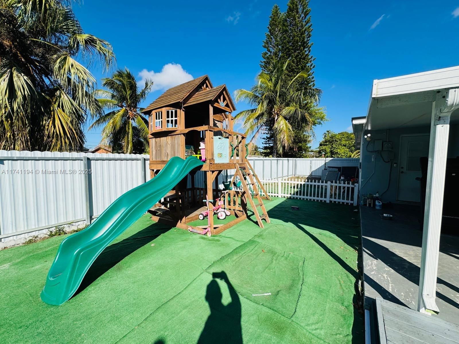 Real estate property located at 2310 Kingston Dr, Broward, Miramar Sec 13, Miramar, FL