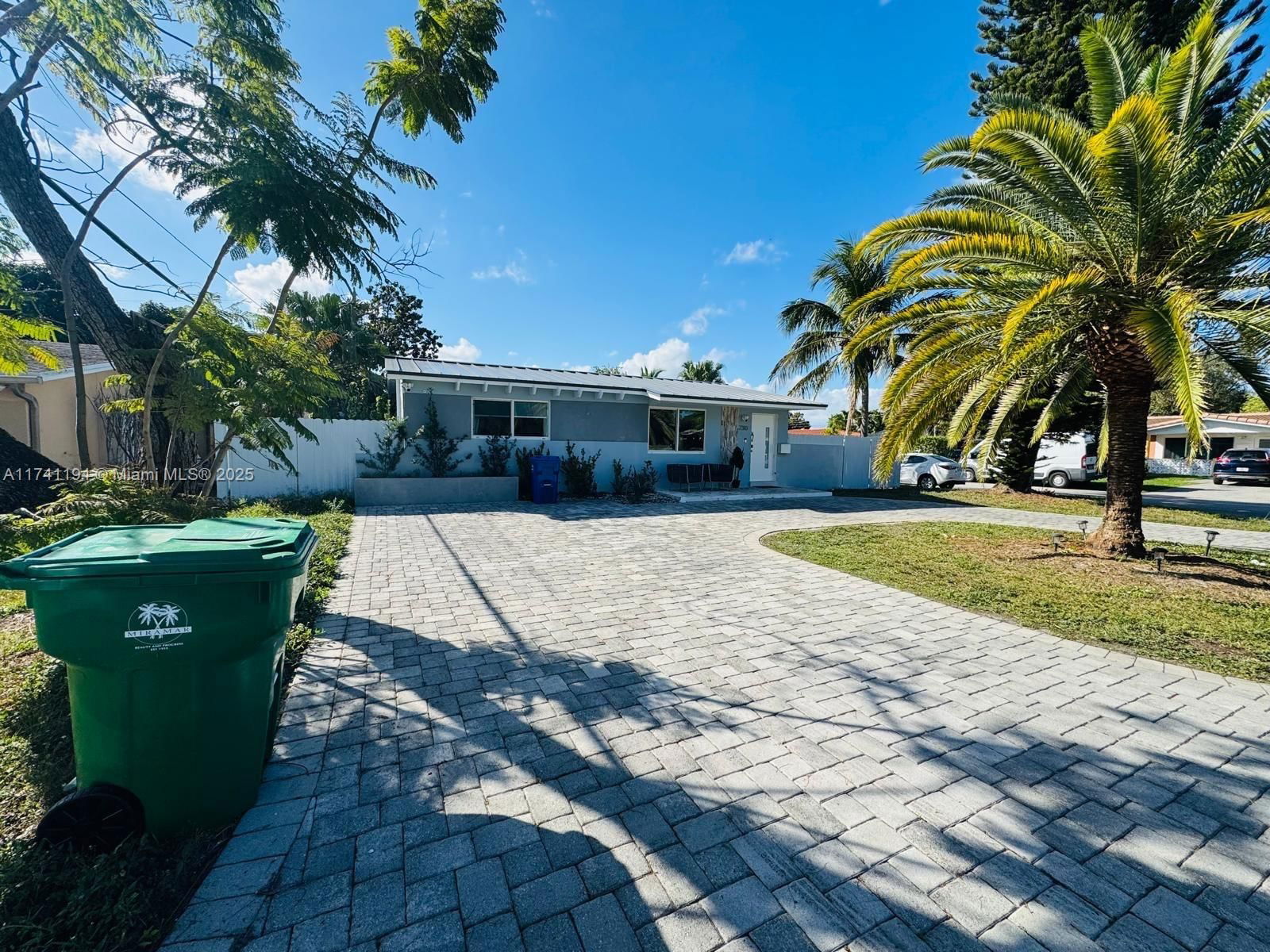 Real estate property located at 2310 Kingston Dr, Broward, Miramar Sec 13, Miramar, FL