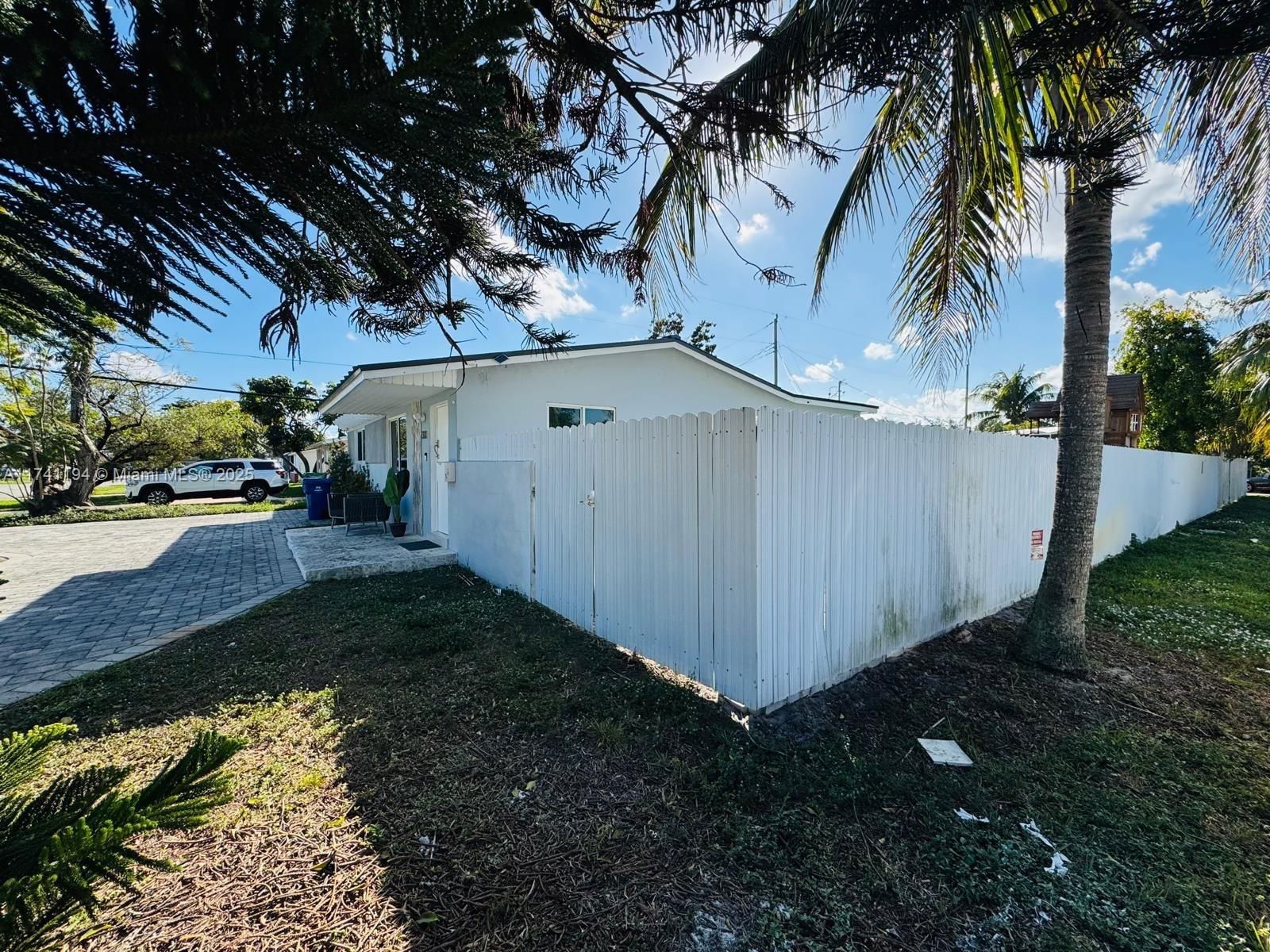 Real estate property located at 2310 Kingston Dr, Broward, Miramar Sec 13, Miramar, FL