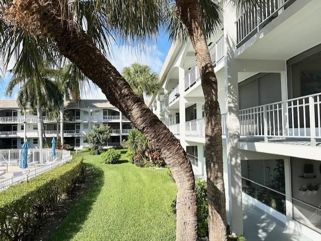 Real estate property located at 581 Blue Heron Dr #116-B, Broward, Paradise Villas Condo, Hallandale Beach, FL