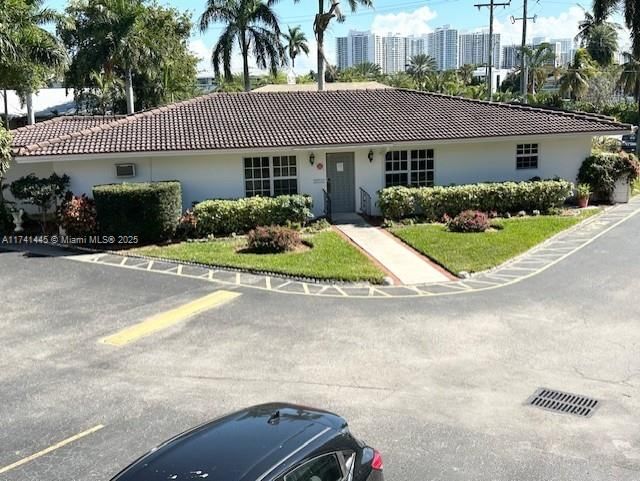 Real estate property located at 581 Blue Heron Dr #116-B, Broward, Paradise Villas Condo, Hallandale Beach, FL