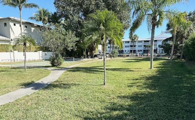 Real estate property located at 581 Blue Heron Dr #116-B, Broward, Paradise Villas Condo, Hallandale Beach, FL