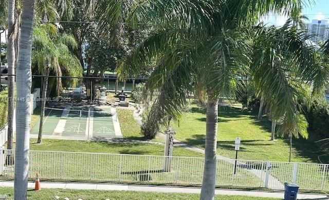 Real estate property located at 581 Blue Heron Dr #116-B, Broward, Paradise Villas Condo, Hallandale Beach, FL