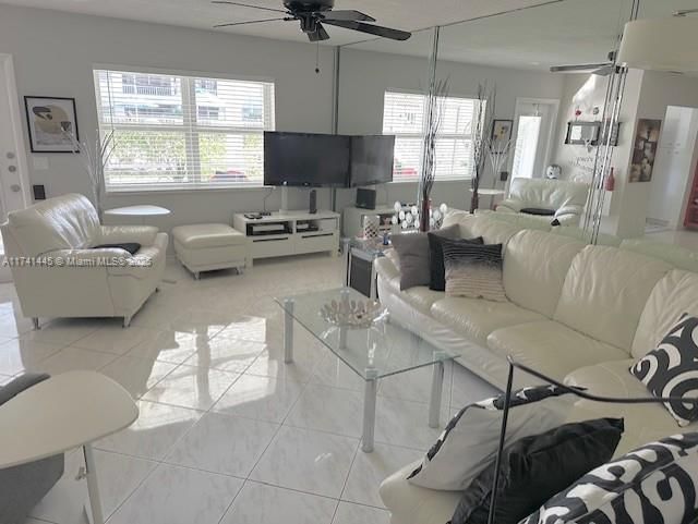 Real estate property located at 581 Blue Heron Dr #116-B, Broward, Paradise Villas Condo, Hallandale Beach, FL