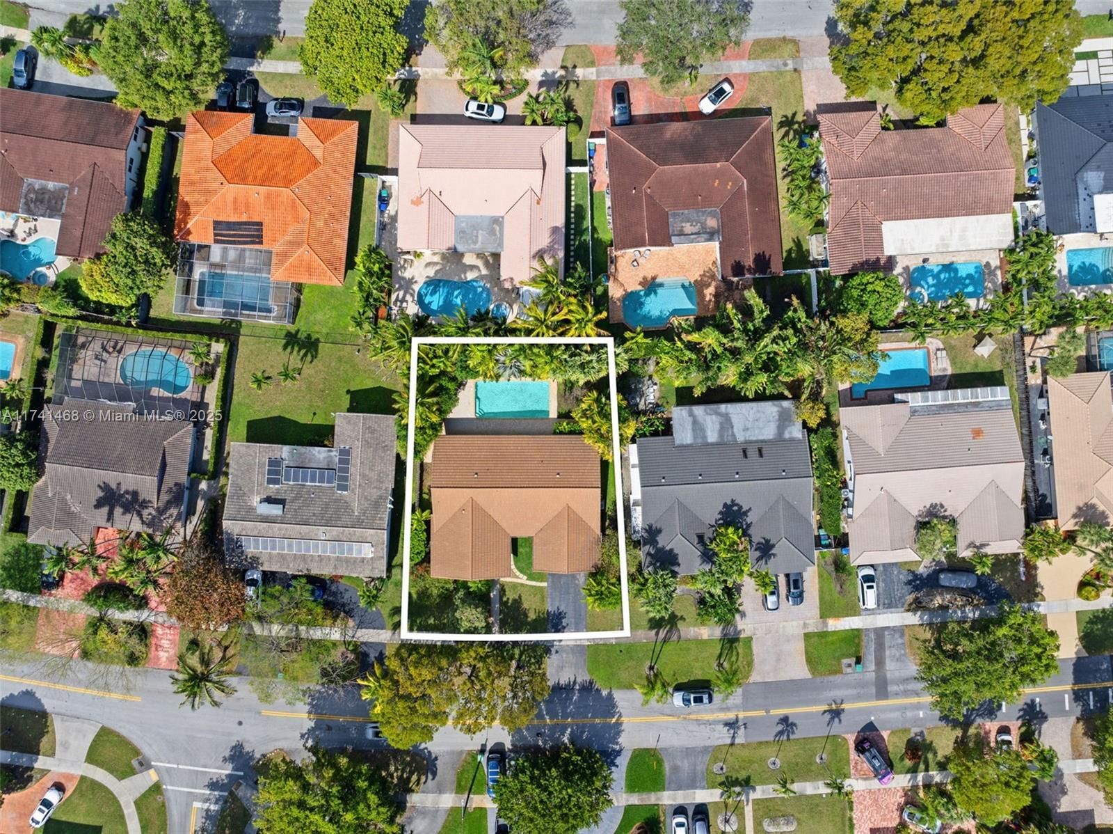 Real estate property located at 2061 207th St, Miami-dade, Highland Lakes Sec 4, Miami, FL