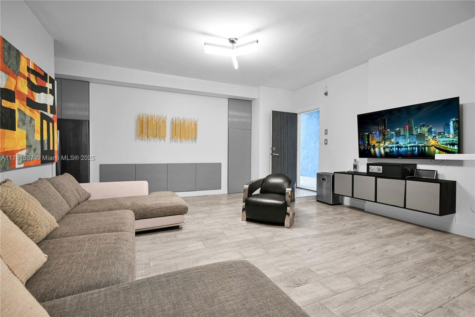 Real estate property located at 14869 29th Ter, Miami-dade, Dav Mar Estates, Miami, FL