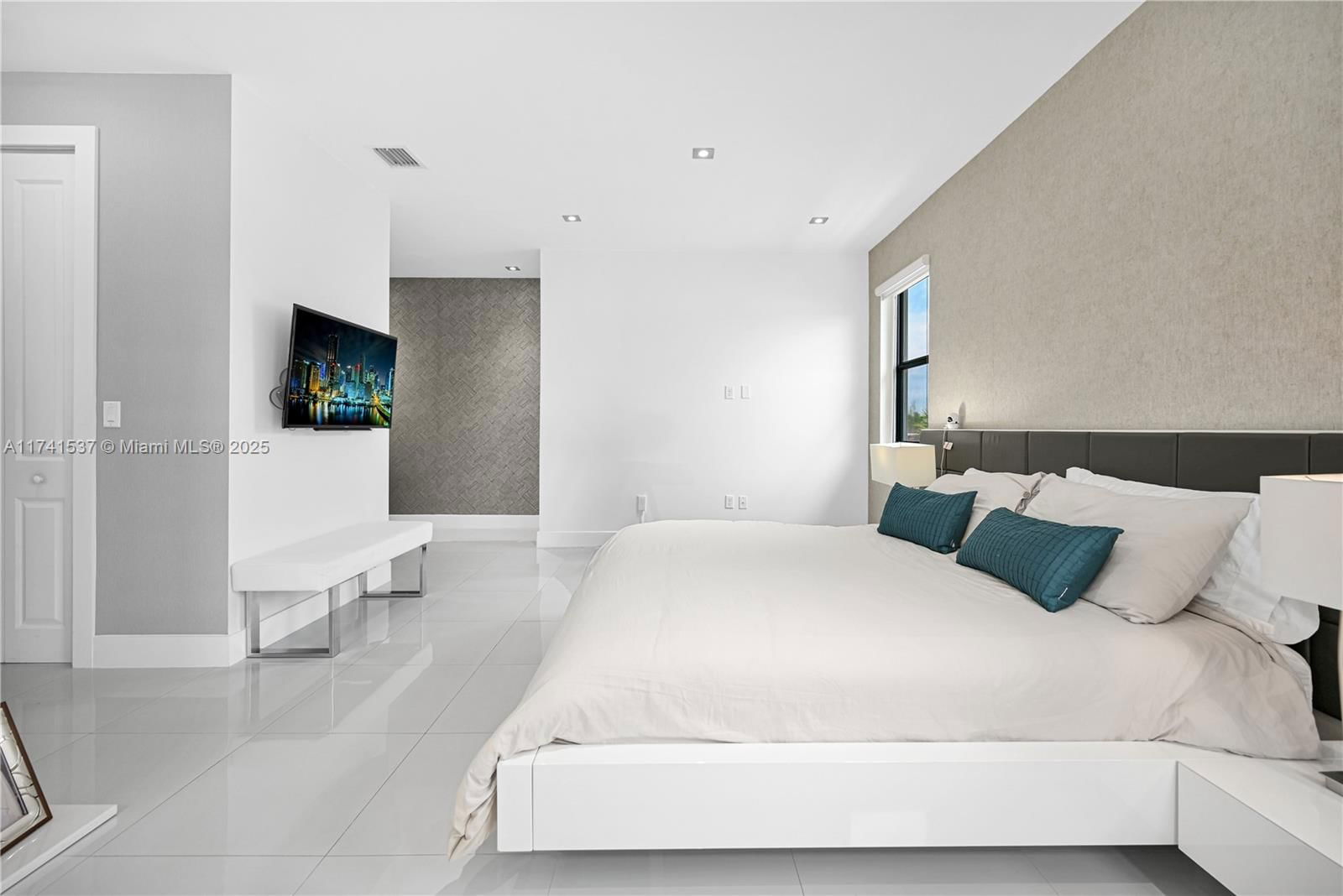 Real estate property located at 14869 29th Ter, Miami-dade, Dav Mar Estates, Miami, FL