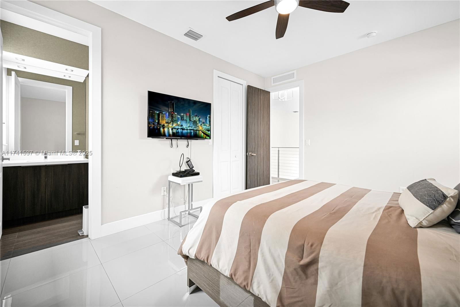 Real estate property located at 14869 29th Ter, Miami-dade, Dav Mar Estates, Miami, FL