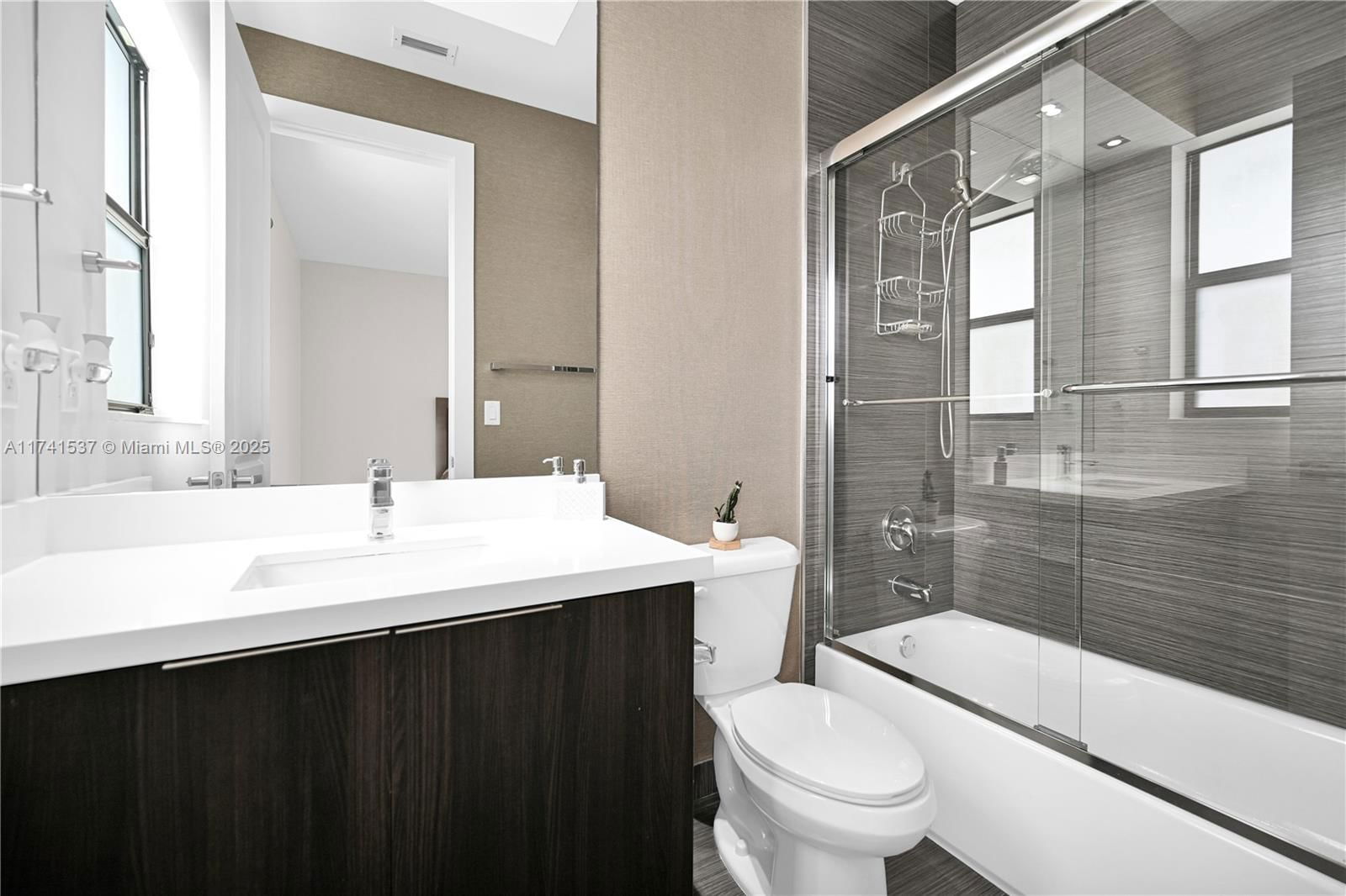 Real estate property located at 14869 29th Ter, Miami-dade, Dav Mar Estates, Miami, FL