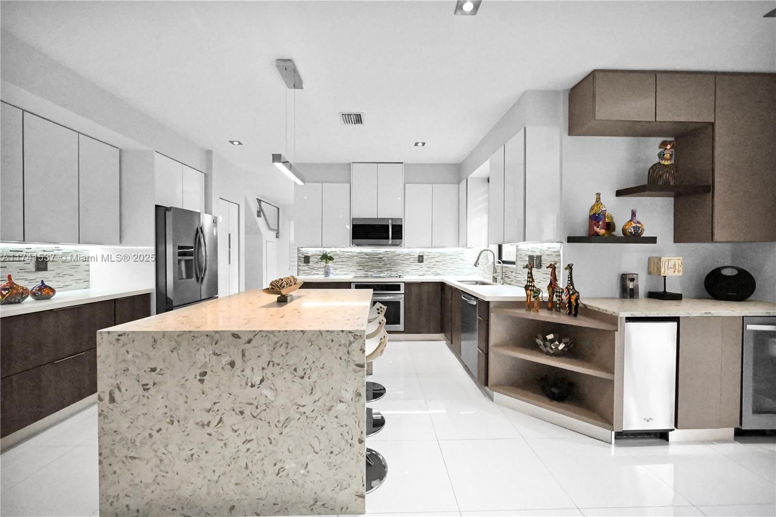 Real estate property located at 14869 29th Ter, Miami-dade, Dav Mar Estates, Miami, FL