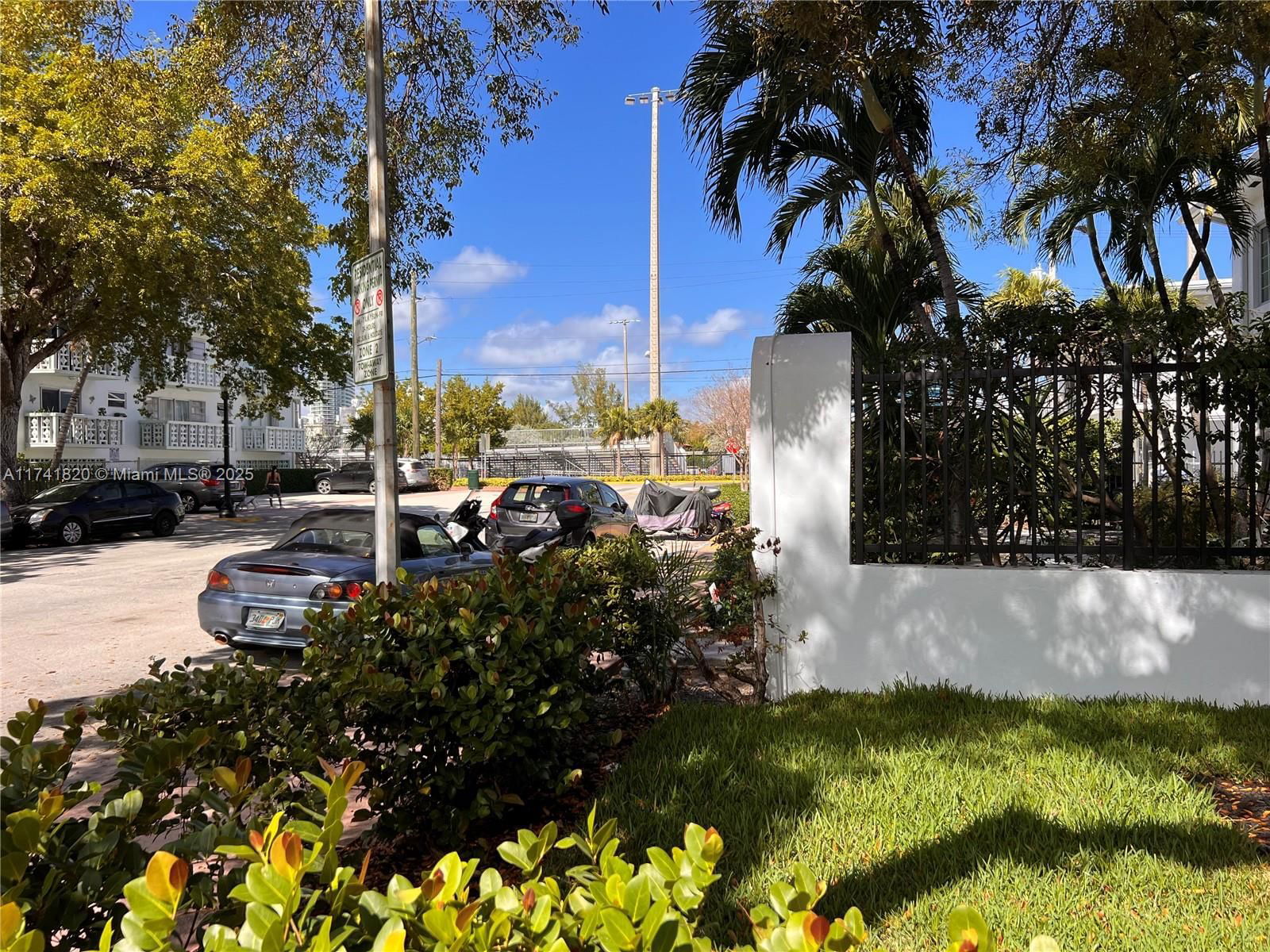 Real estate property located at 1033 Lenox Ave #209, Miami-dade, Lenox Plaza Condo, Miami Beach, FL