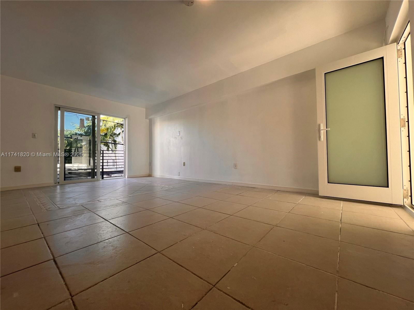Real estate property located at 1033 Lenox Ave #209, Miami-dade, Lenox Plaza Condo, Miami Beach, FL
