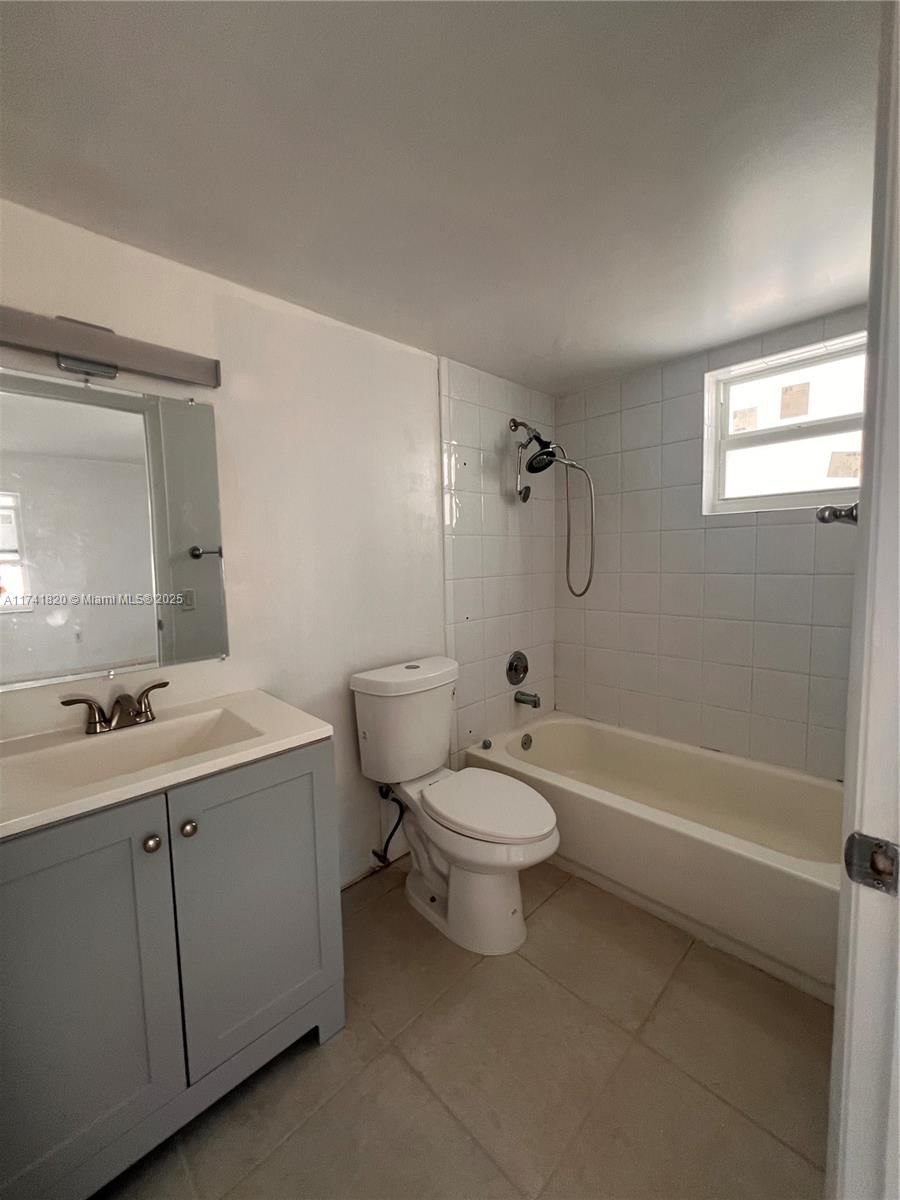 Real estate property located at 1033 Lenox Ave #209, Miami-dade, Lenox Plaza Condo, Miami Beach, FL