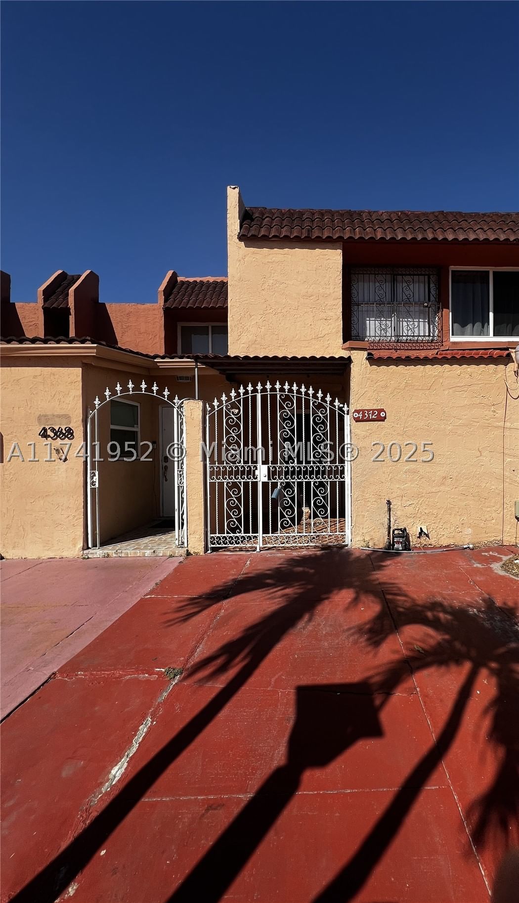 Real estate property located at 4372 11th Ln #30, Miami-dade, Mango Hill Condo No 2, Hialeah, FL