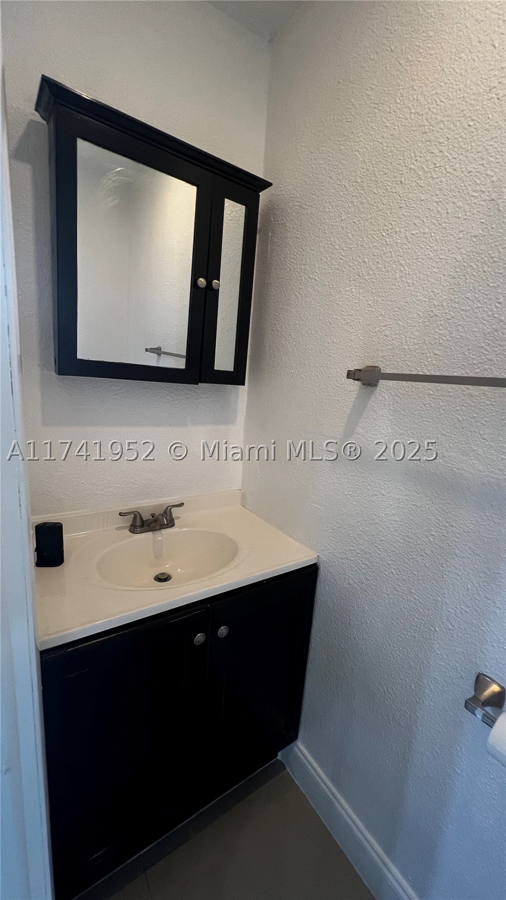 Real estate property located at 4372 11th Ln #30, Miami-dade, Mango Hill Condo No 2, Hialeah, FL