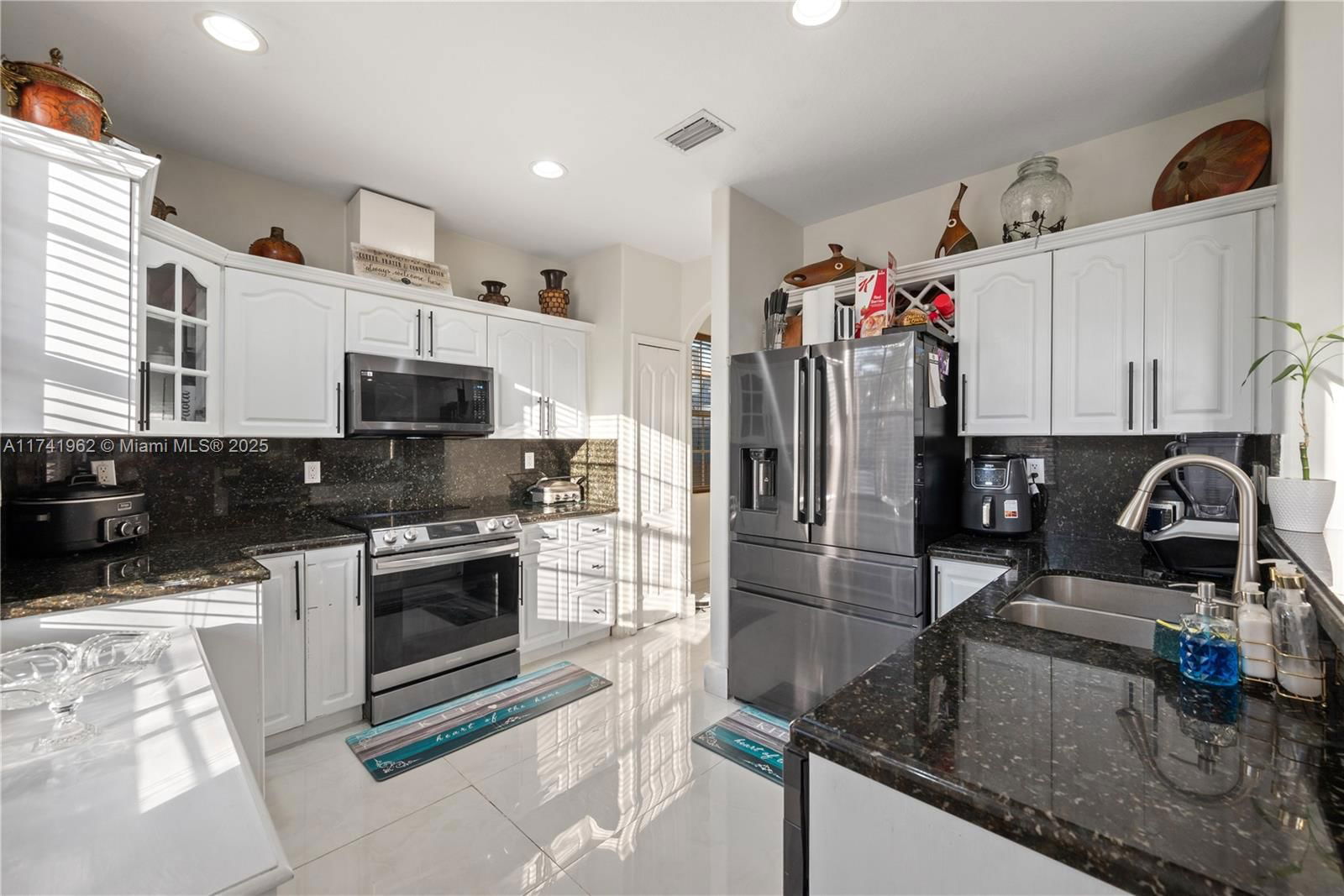 Real estate property located at 1360 142nd Ave, Miami-dade, West Dade Land Sub, Miami, FL