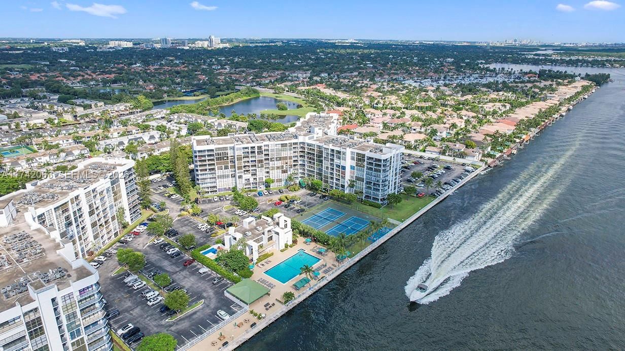 Real estate property located at 800 Parkview Dr #909, Broward, Oceanview Park Condo, Hallandale Beach, FL