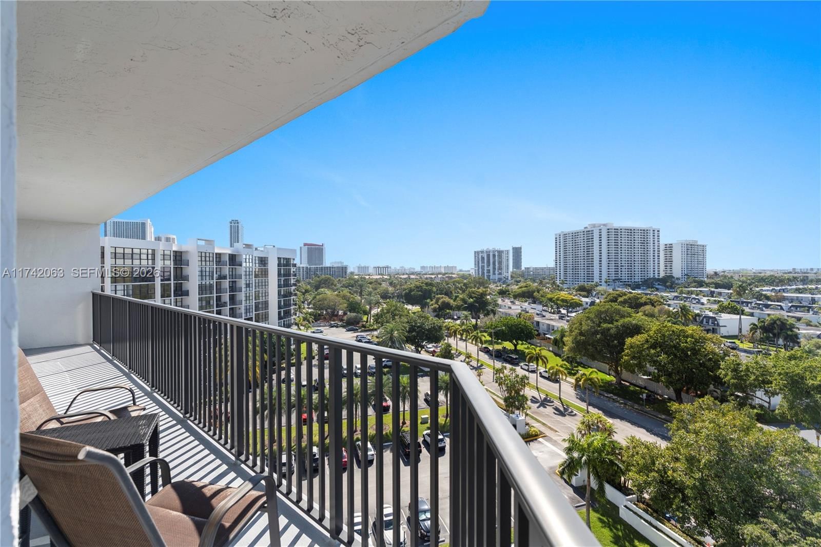 Real estate property located at 800 Parkview Dr #909, Broward, Oceanview Park Condo, Hallandale Beach, FL
