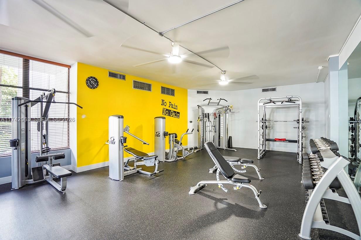 Real estate property located at 800 Parkview Dr #909, Broward, Oceanview Park Condo, Hallandale Beach, FL
