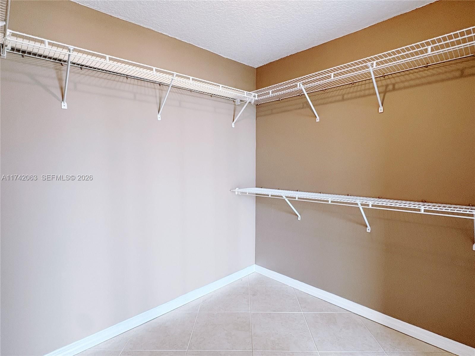 Real estate property located at 800 Parkview Dr #909, Broward, Oceanview Park Condo, Hallandale Beach, FL
