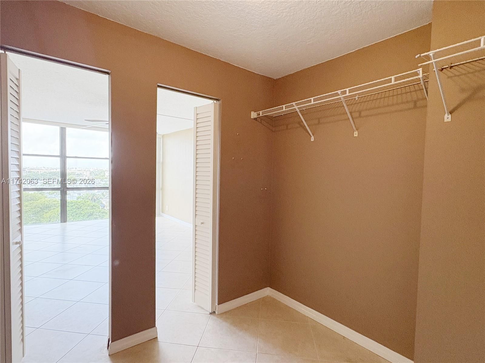 Real estate property located at 800 Parkview Dr #909, Broward, Oceanview Park Condo, Hallandale Beach, FL
