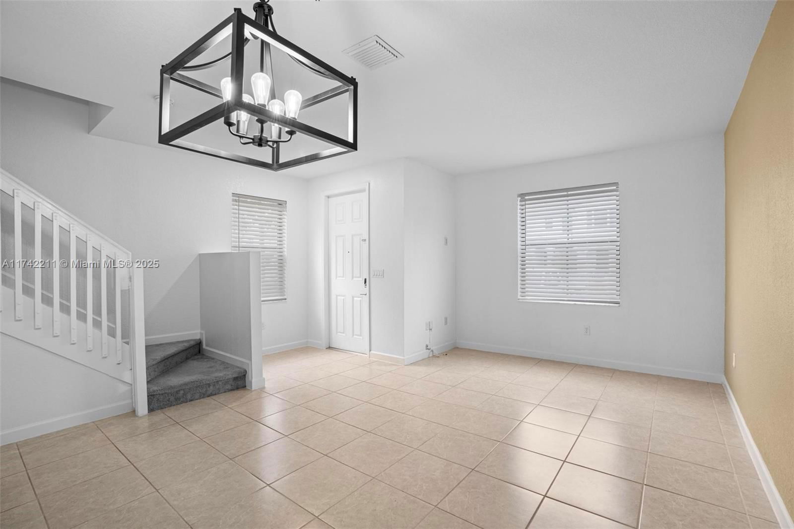 Real estate property located at 11047 32nd Ln, Miami-dade, Aquabella North Replat, Hialeah, FL