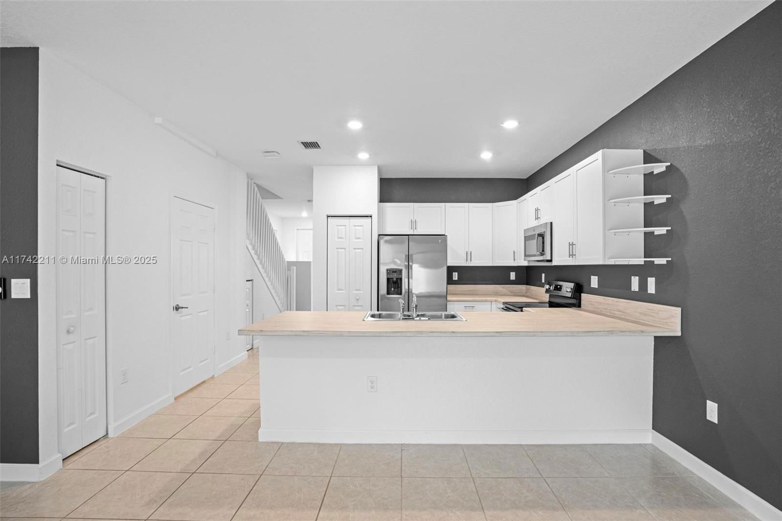 Real estate property located at 11047 32nd Ln, Miami-dade, Aquabella North Replat, Hialeah, FL