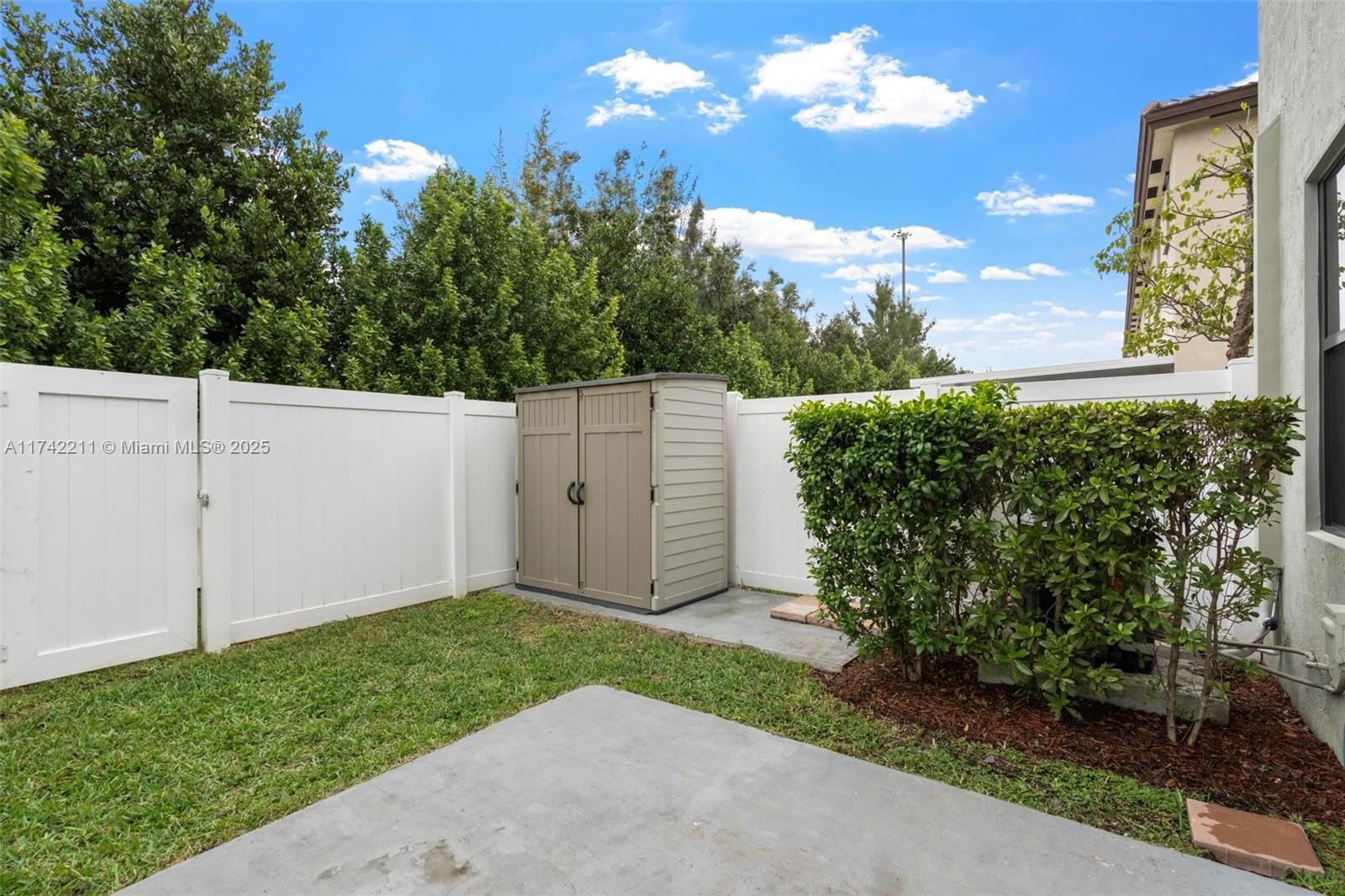 Real estate property located at 11047 32nd Ln, Miami-dade, Aquabella North Replat, Hialeah, FL