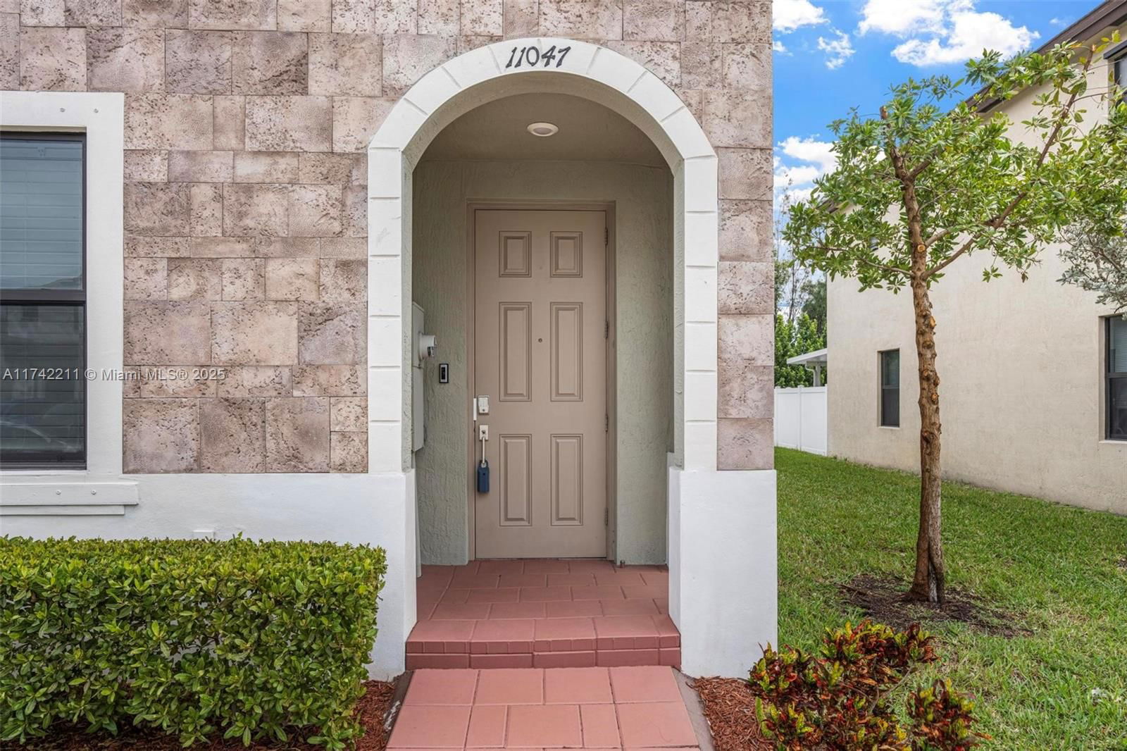 Real estate property located at 11047 32nd Ln, Miami-dade, Aquabella North Replat, Hialeah, FL