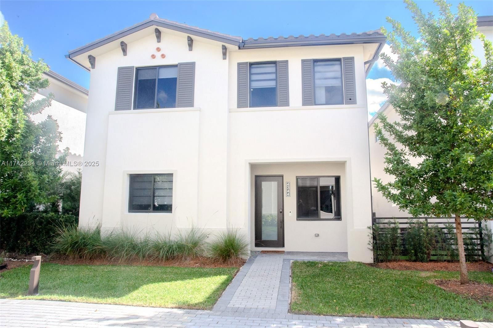 Real estate property located at 4344 80th Ct, Miami-dade, Canarias East, Doral, FL
