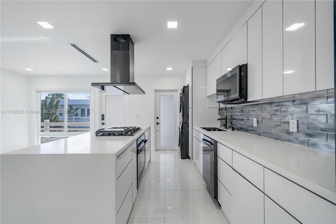 Real estate property located at 2700 135th St #32, Miami-dade, Fairmont House Inc - Co-o, North Miami, FL