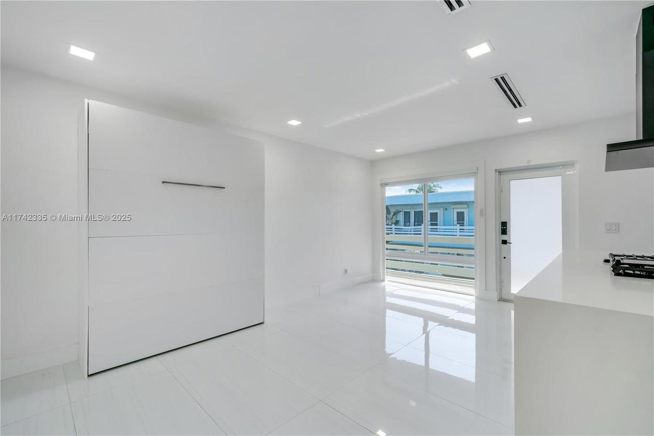 Real estate property located at 2700 135th St #32, Miami-dade, Fairmont House Inc - Co-o, North Miami, FL
