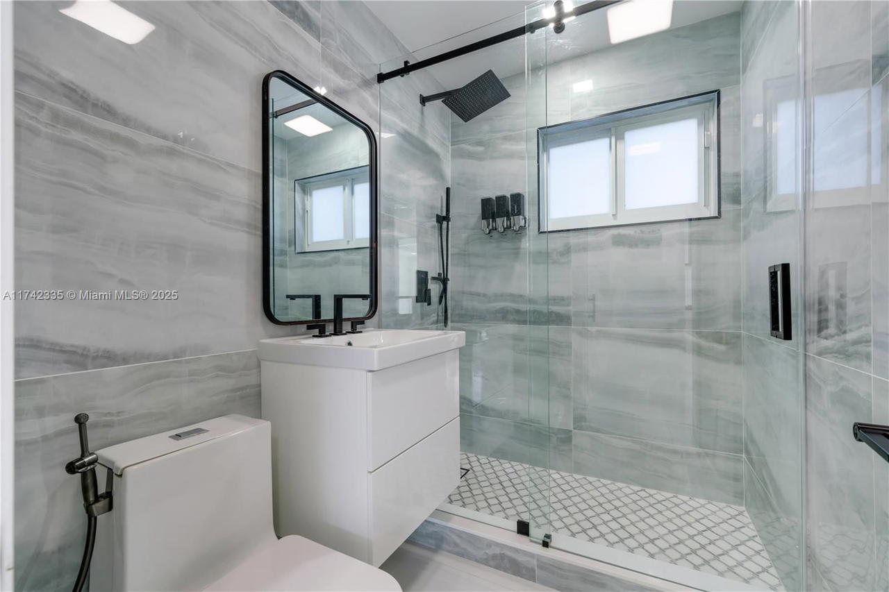 Real estate property located at 2700 135th St #32, Miami-dade, Fairmont House Inc - Co-o, North Miami, FL